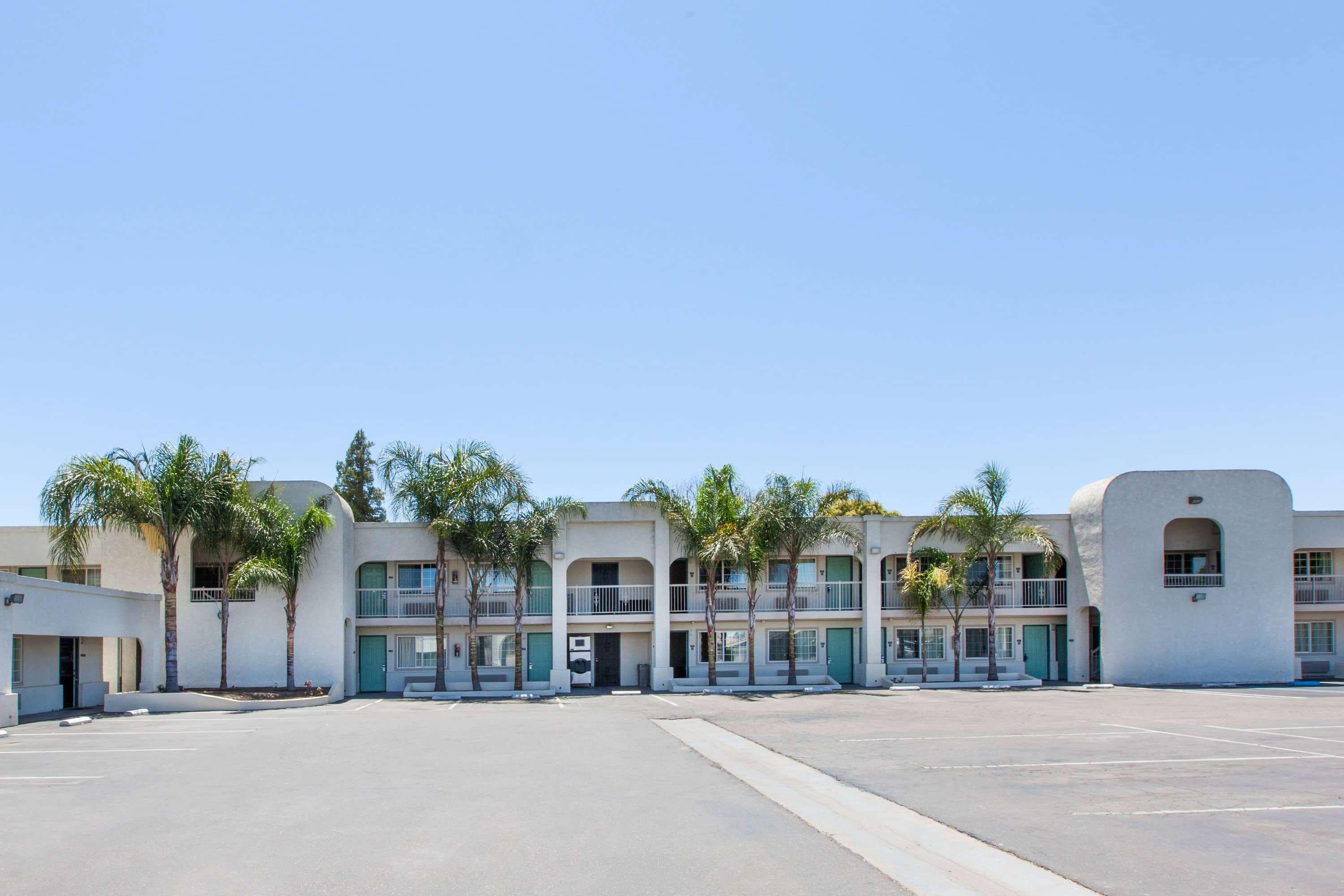 Travelodge By Wyndham Los Banos Ca Exteriör bild
