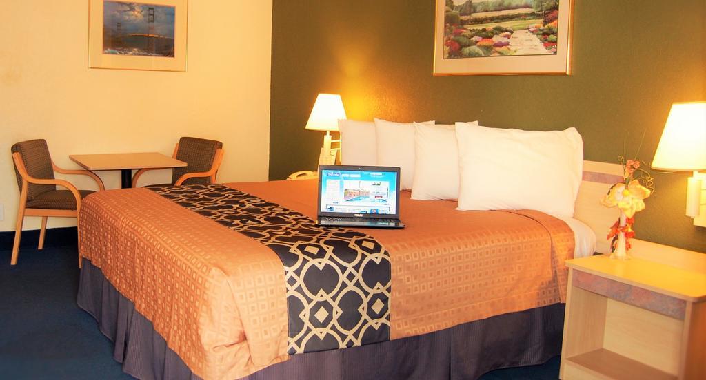Travelodge By Wyndham Los Banos Ca Exteriör bild