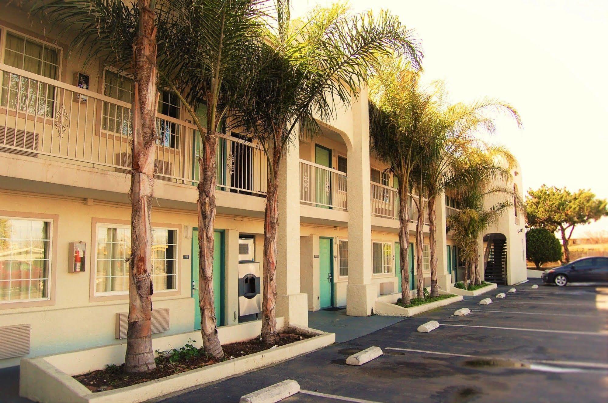 Travelodge By Wyndham Los Banos Ca Exteriör bild